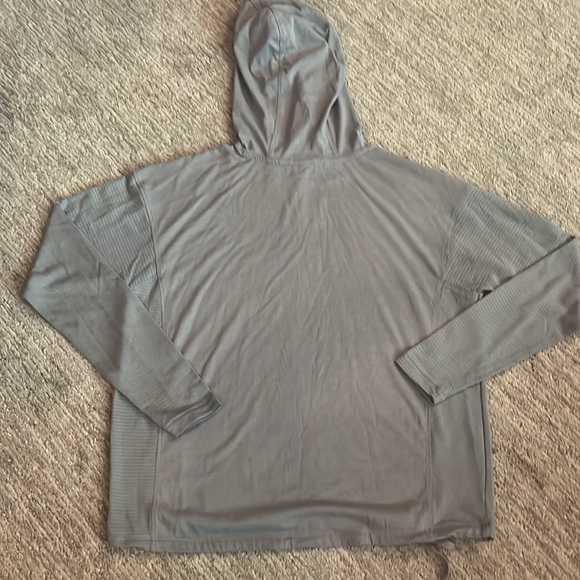 Under Armor pullover - Picture 4 of 4